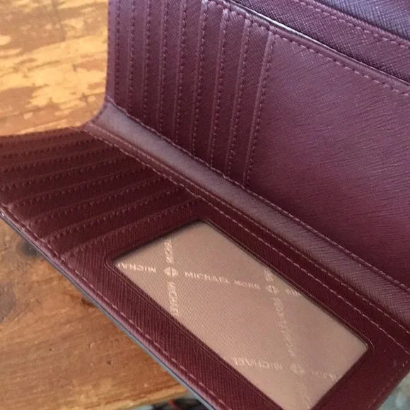 New Michael Kors burgundy wallet - Picture 2 of 4
